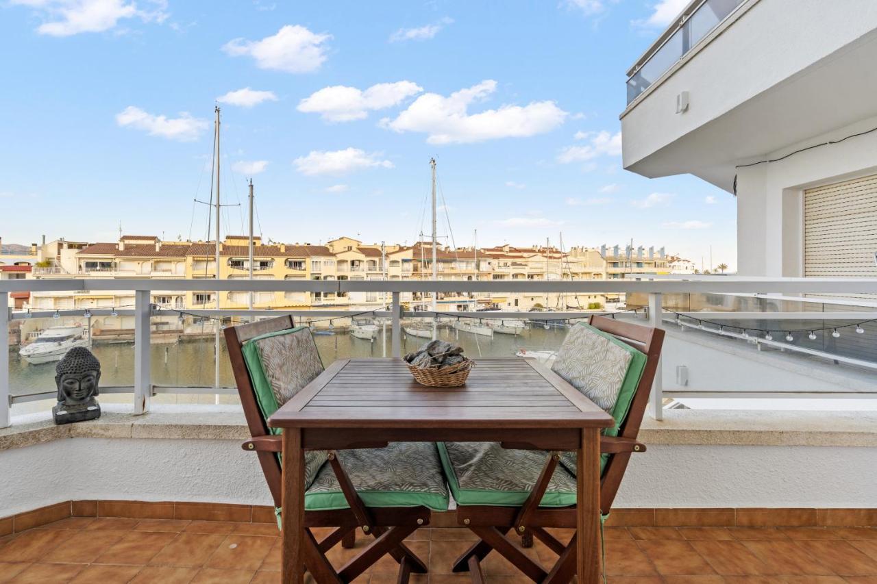 Welcs Apartamento 055 Emp Con Terraza Y Vistas Al Canal Empuriabrava Bagian luar foto