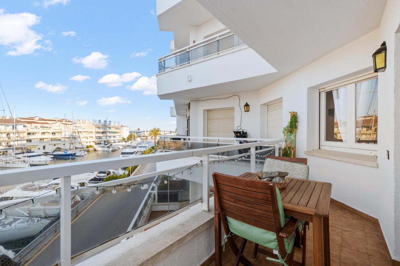 Welcs Apartamento 055 Emp Con Terraza Y Vistas Al Canal Empuriabrava Bagian luar foto